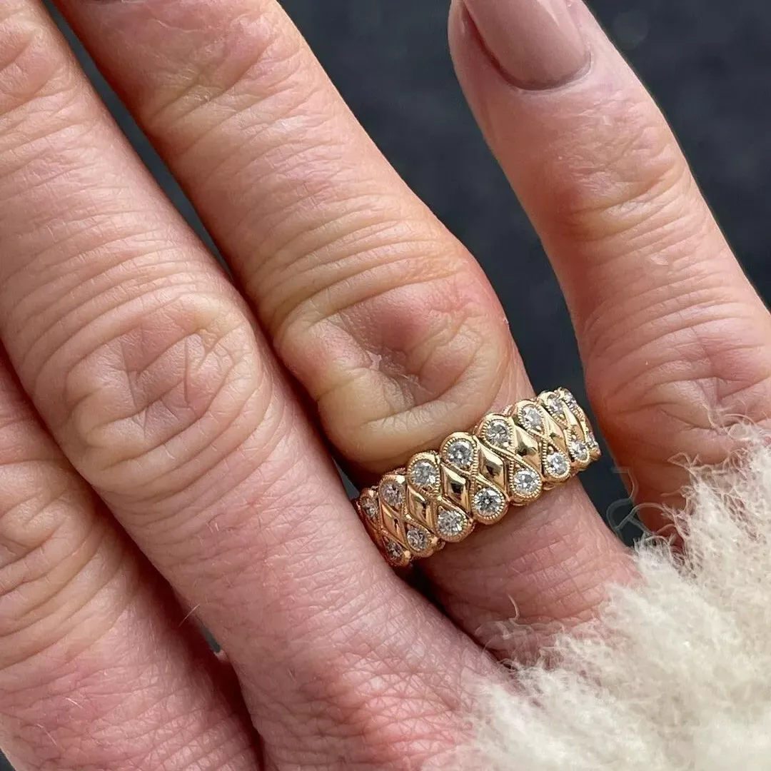 /public/photos/live/Unique Style Moissanite Woman Wedding Ring 602 (1).webp
